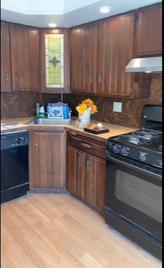 Photo - 136 W 31st St Unidad 1