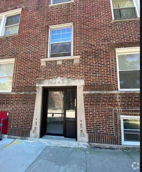 Building Photo - 3353 W Sunnyside Ave Unit 3 Rental
