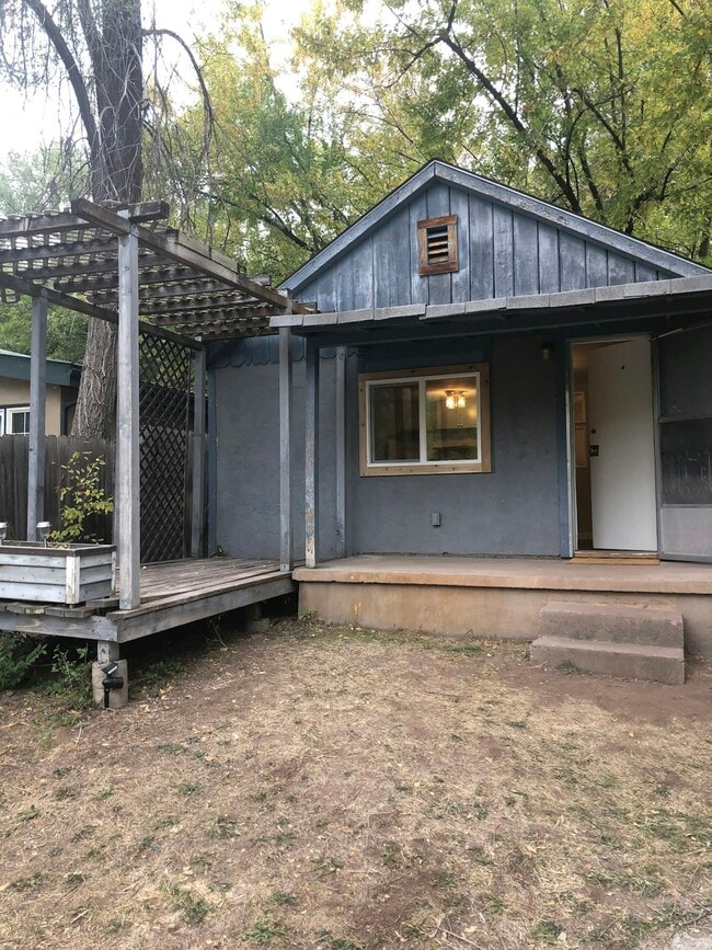Building Photo - 706 Cowdin Dr Rental