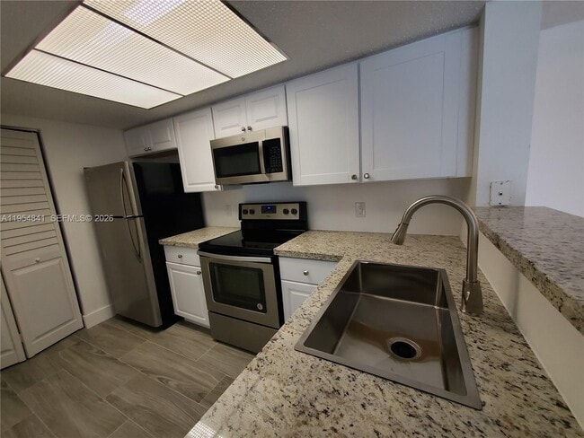 Photo - 16950 W Dixie Hwy Unit 127