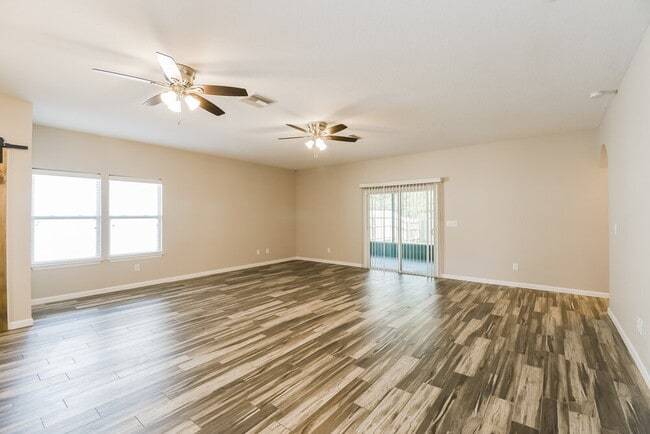 Photo - 1515 Julia St