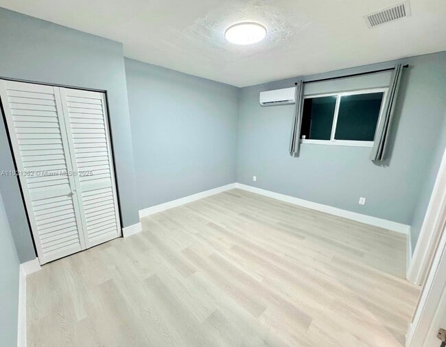 Building Photo - 321 NW 93rd Ave Unit 1