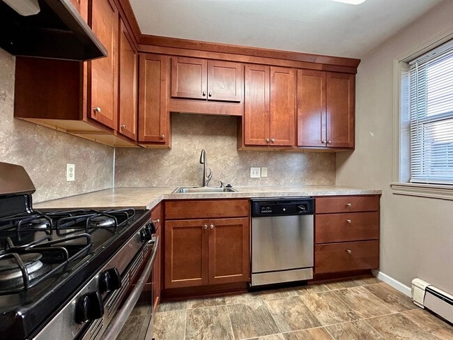 Photo - Cresent NE Apartments Unit #4