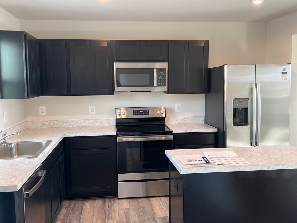 Ryan Built Newer Townhome End Unit - Ryan Built Newer Townhome End Unit