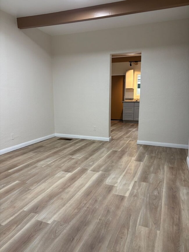 Photo - quiet triplex Near UNM's medical/law campus Unit A