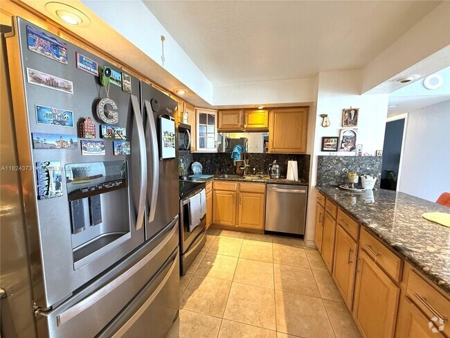 Building Photo - 2851 NE 183rd St Unit 1706E Rental