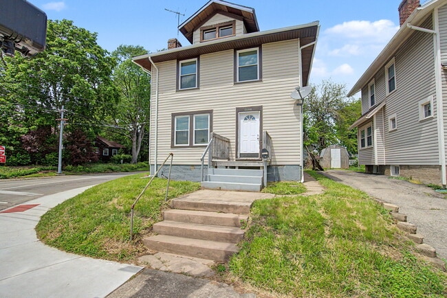 Building Photo - 2600 Wayne Ave