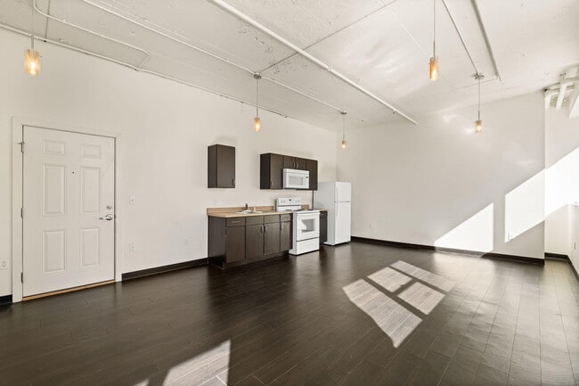 Photo - 517 Gold Ave SW