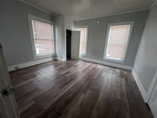 Photo - 513 W Caney St