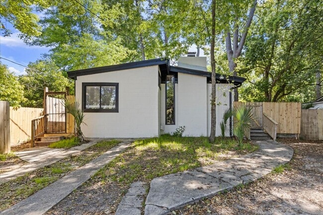 Beautifully Renovated 5 Bedroom House - Beautifully Renovated 5 Bedroom House