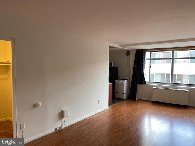 Building Photo - 940 25th St NW Unit 806-S