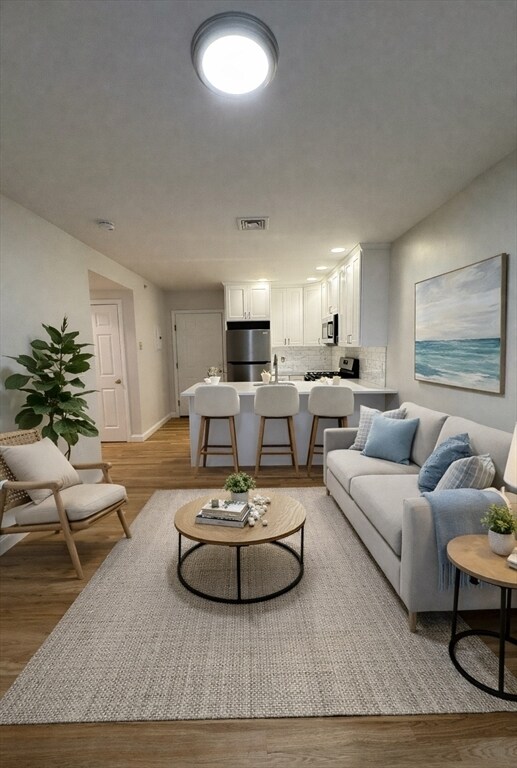 Building Photo - 393 W Broadway Unit 7