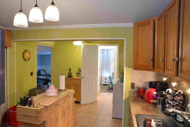 Photo - 139 E 8th St