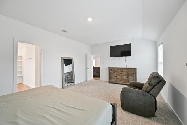 Photo - 1139 Hughes Crossing Dr