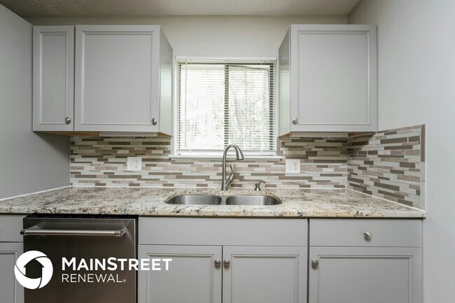 Photo - 2973 Creekview Ct NE