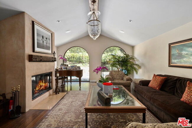 Photo - 1618 Stradella Rd