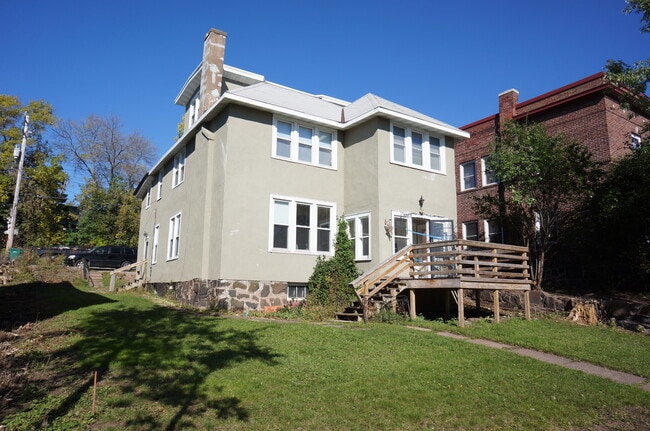 Building Photo - 1127 E 3rd St Unit 1127 E 3rd Street - 1