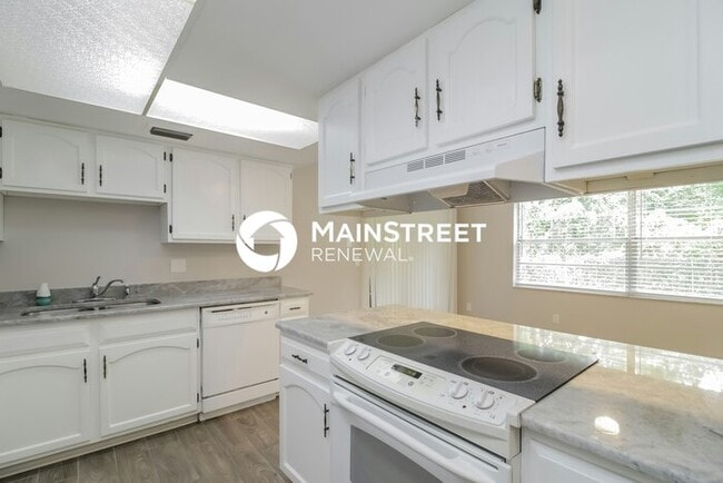 Photo - 4 Bedroom Pet-Friendly Home in Orlando, FL with Main Street Renewal