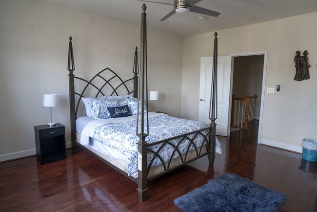 Building Photo - 604 Kingfisher Ave Unit Upper