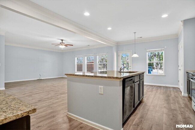 Photo - 1041 Sonoma Dr SW