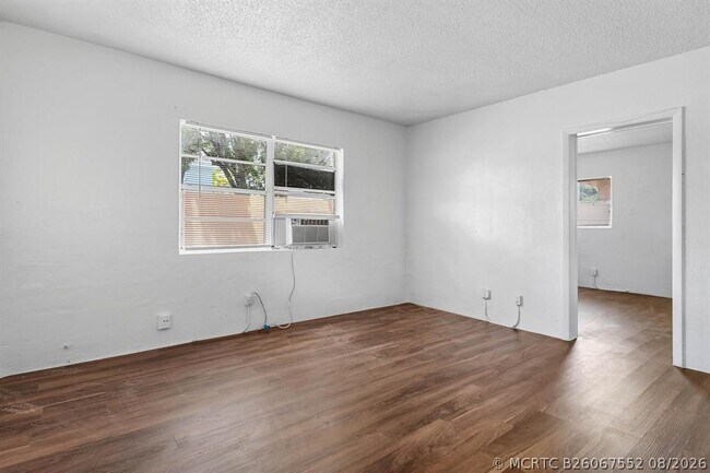 Photo - 279 SW 1st St Unit #3