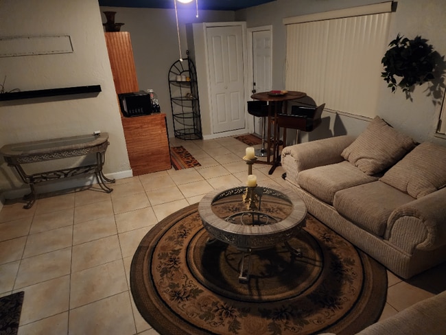 7909 NW 40th St Unit B