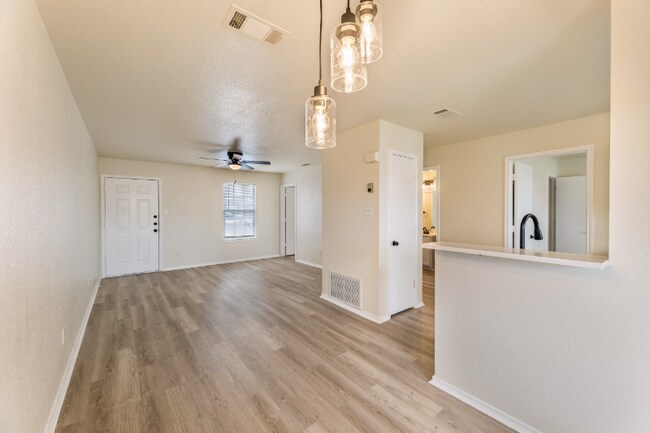 Building Photo - 5810 Redstone Dr Rental
