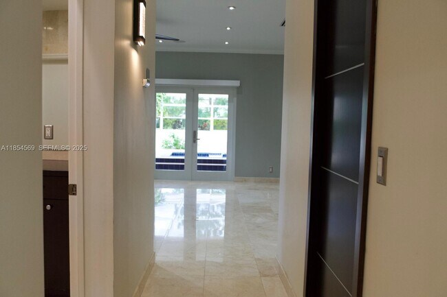 Photo - 6739 Skyline Dr