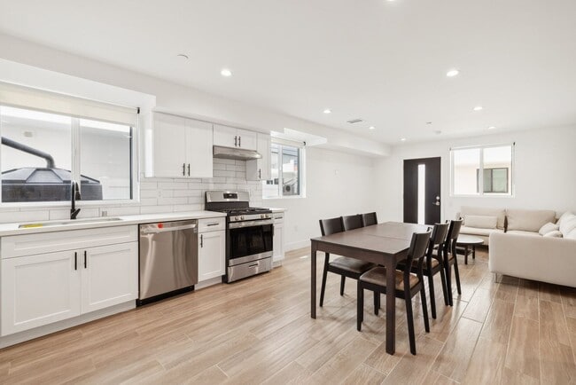 Photo - MH 1326 W 35th Pl