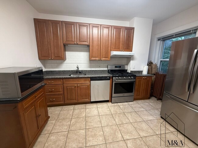 Building Photo - 43 Strathmore Rd Unit 3