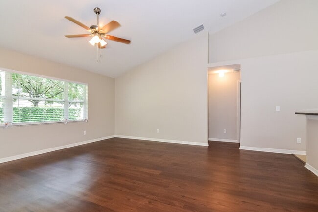 Photo - 2212 Kenwick Dr