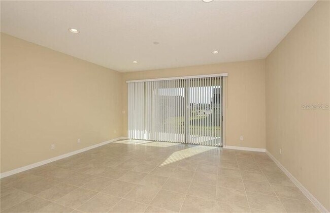 3890 Grassland Dr