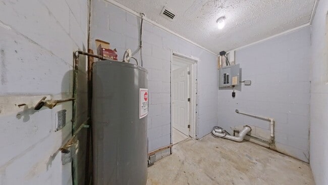 Photo - Cute Updated 2/1 with Bonus Room in Fort P...