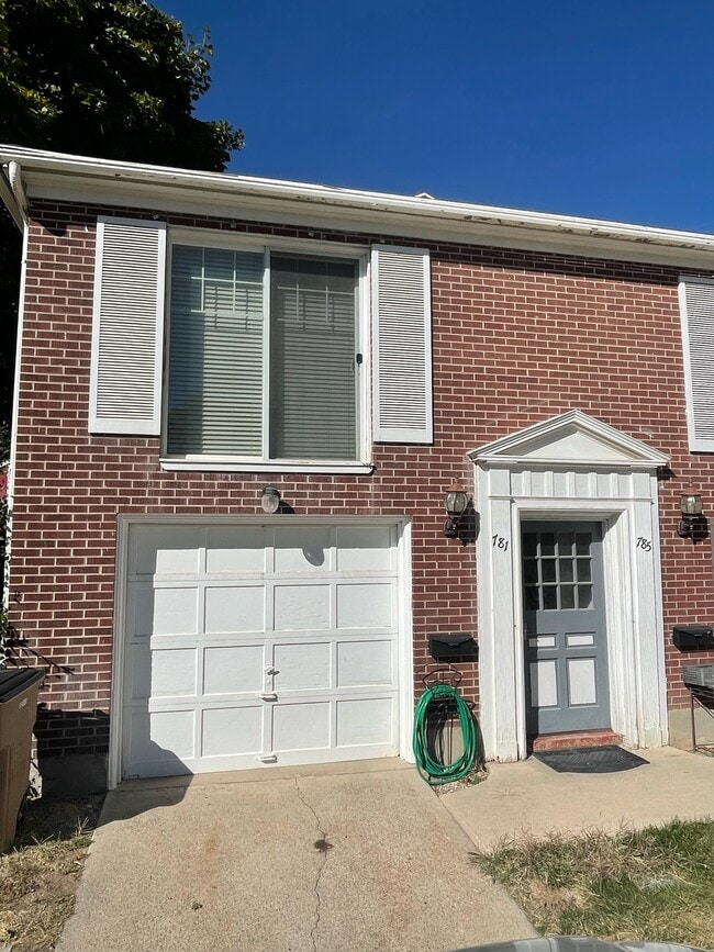 Building Photo - 781 E 11th Ave Unit 785