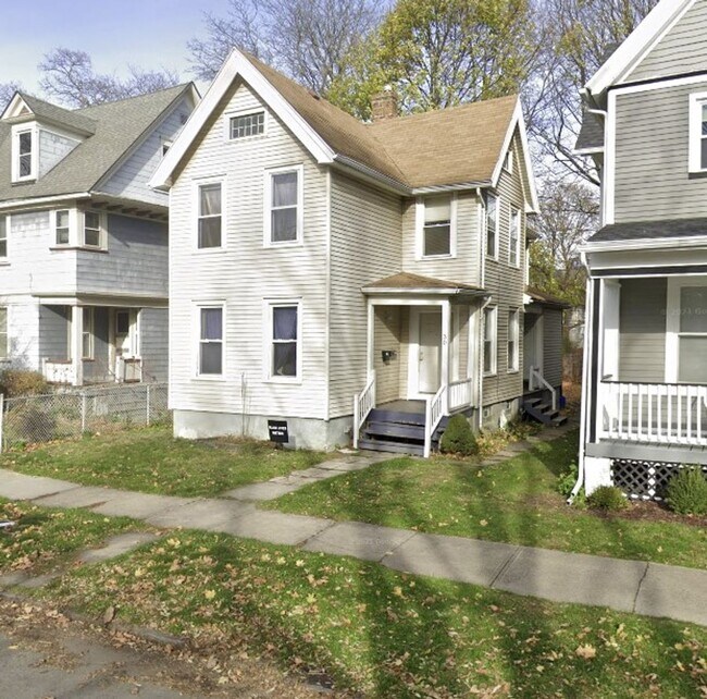 Building Photo - South Wedge U of R Area Large 2 Bedroom Available Soon Unit 2-Up