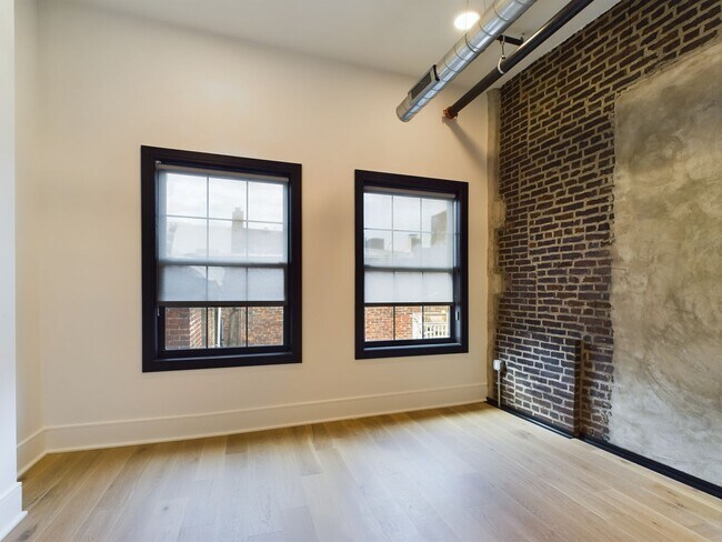 Photo - Amazing 2 bedroom/2 bathroom with large ro... Unit 8226d962-4c30-11ee-a6d4-024e11a41c3d