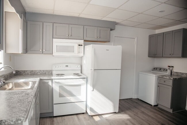 Photo - 347 E High St Unidad 101