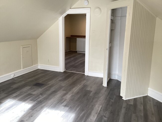 Building Photo - 4228 W Bonny Pl Unit Upper