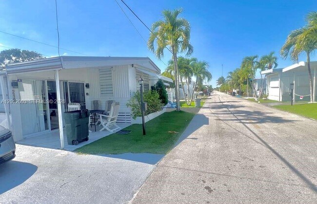 Photo - 219 W Lake Dr