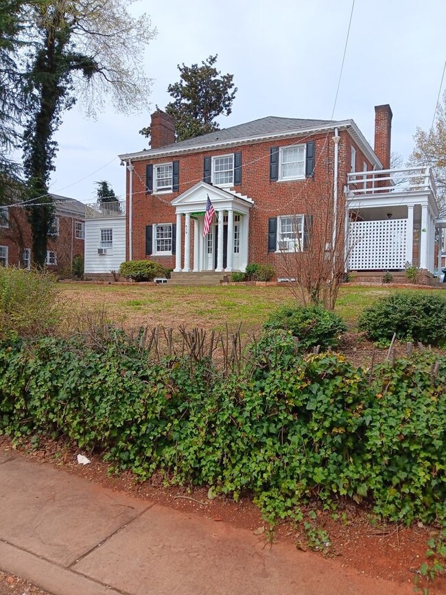 Building Photo - 619 Cabell Ave Rental