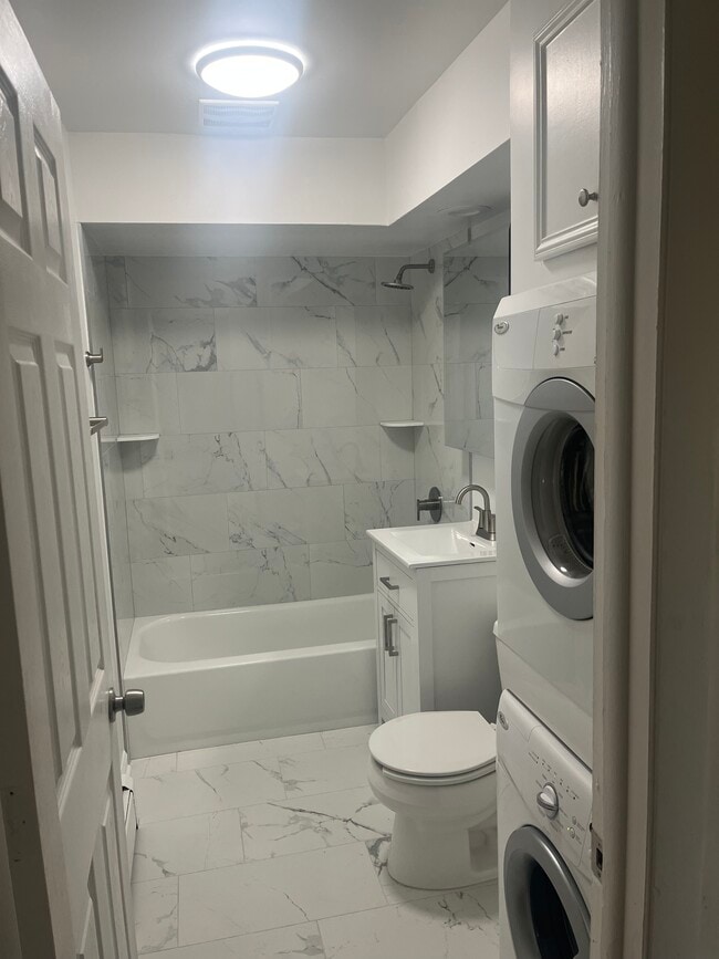 Building Photo - 301 Chicago Ave Unit 3 Rental
