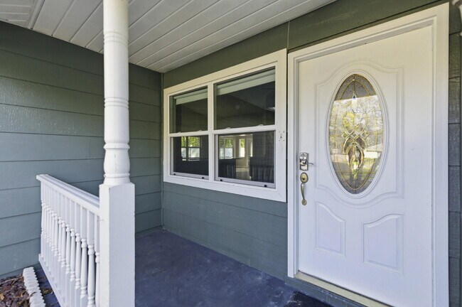 Photo - Newly remodeled Lovely 3-bed 2 Bath Home in desirable Location!!