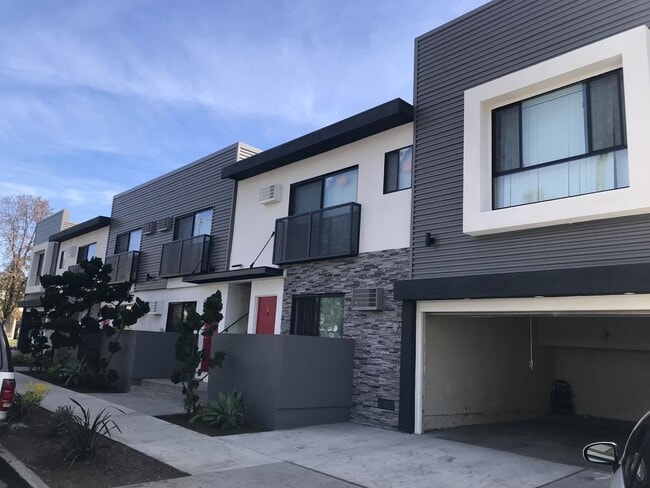 Building Photo - 3601 Keystone Av Unit 3 Rental
