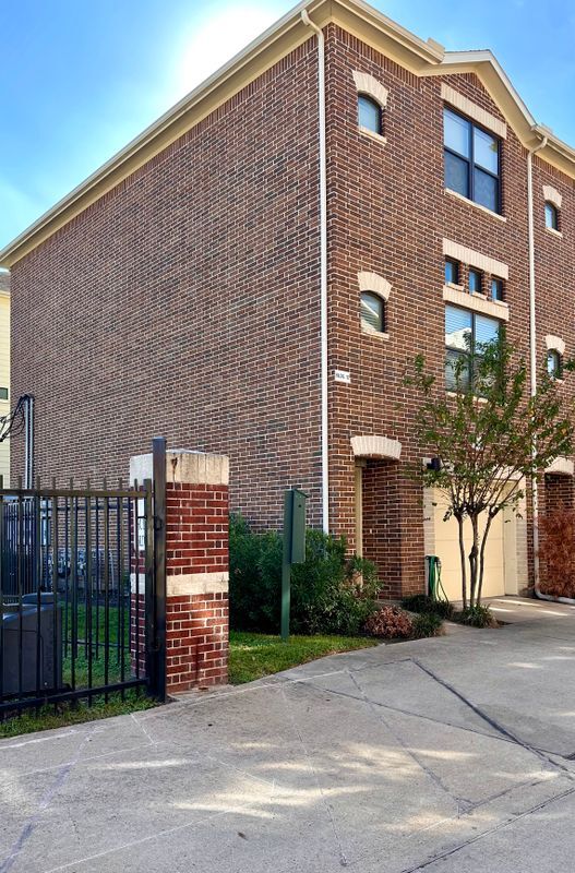 Building Photo - 2710 Hullsmith Dr