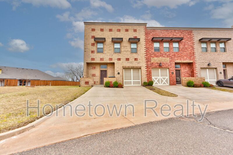 Photo - 463 S Fretz Avenue