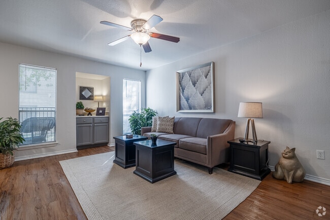 1BR, 1BA - 689SF -Sala de estar