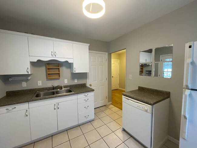 Photo - 154 E Tompkins St Apartment Unit B