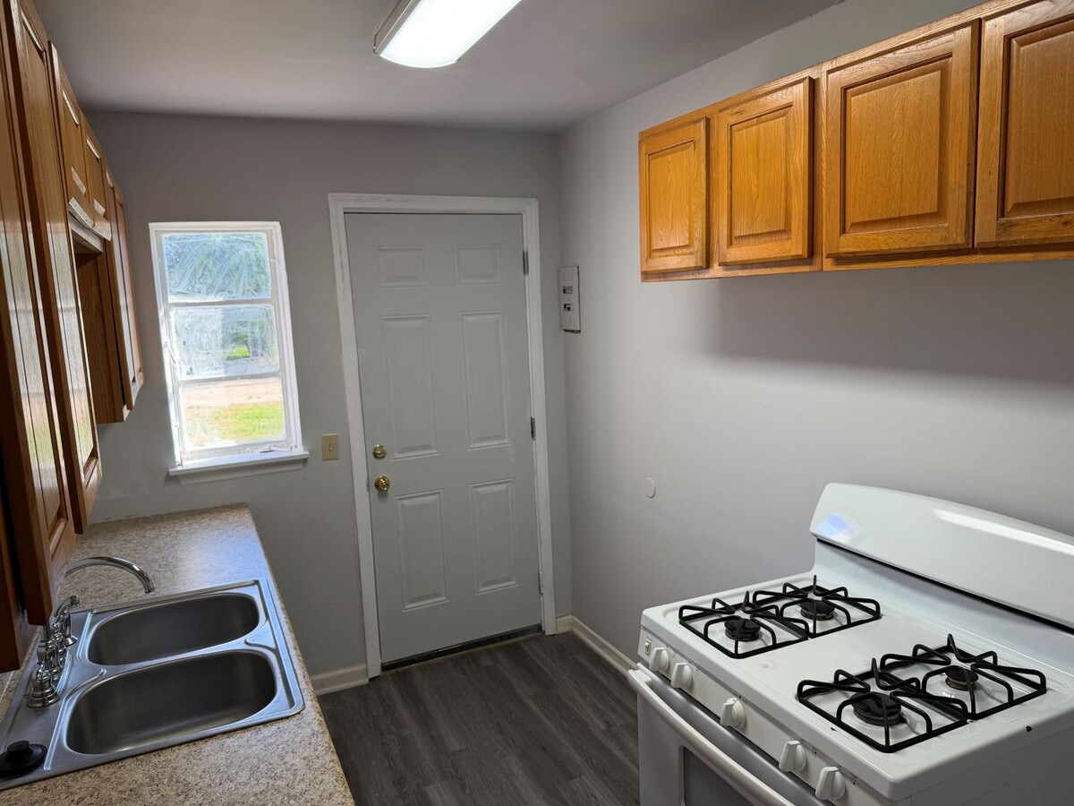 Photo - 706 S Hunter