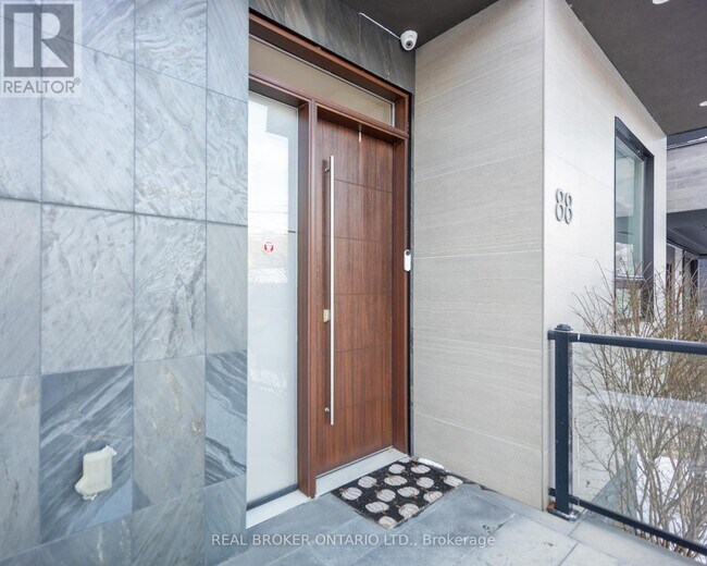 Photo - 88 S Kingsway