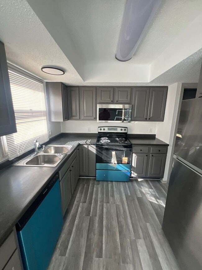 Photo - 3512 Maple St